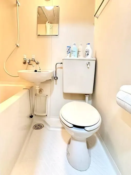 Appartement 105号室花園駅2分ツインベットルームミニキッチンと専用バスルーム付き Osaka
